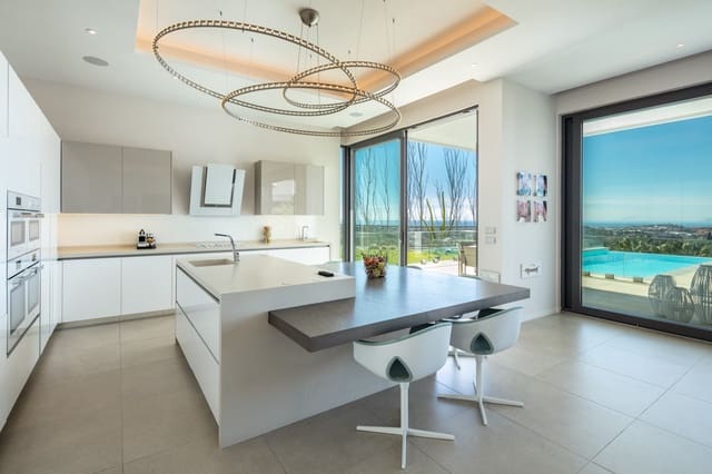 Chalet de 7 habitaciones en Marbella en venta con piscina garaje - 5.850.000 € (Ref: 9725984)