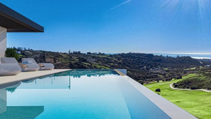 3 Zimmer Villa zu verkaufen in Estepona mit Pool Garage - 1.118.000 € (Ref: 9725996)