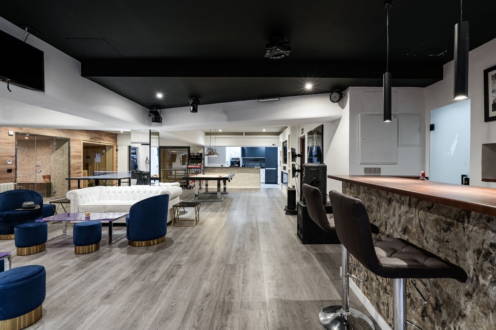 Chalet de 7 habitaciones en Nueva Andalucia en venta con piscina garaje - 8.000.000 € (Ref: 9726000)