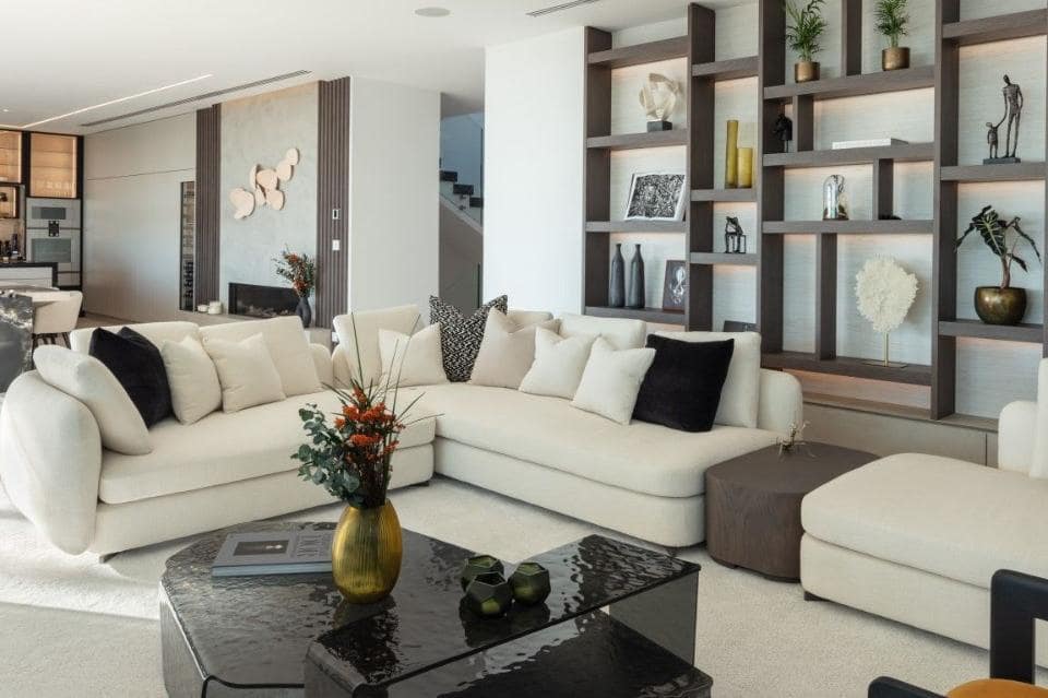 5 bedroom Villa for sale in Marbella with pool garage - € 8,950,000 (Ref: 9726001)