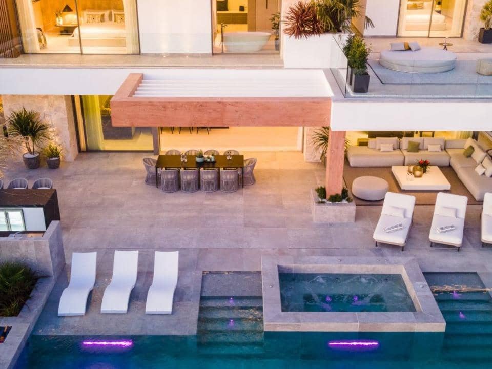 5 bedroom Villa for sale in Marbella with pool garage - € 8,950,000 (Ref: 9726001)