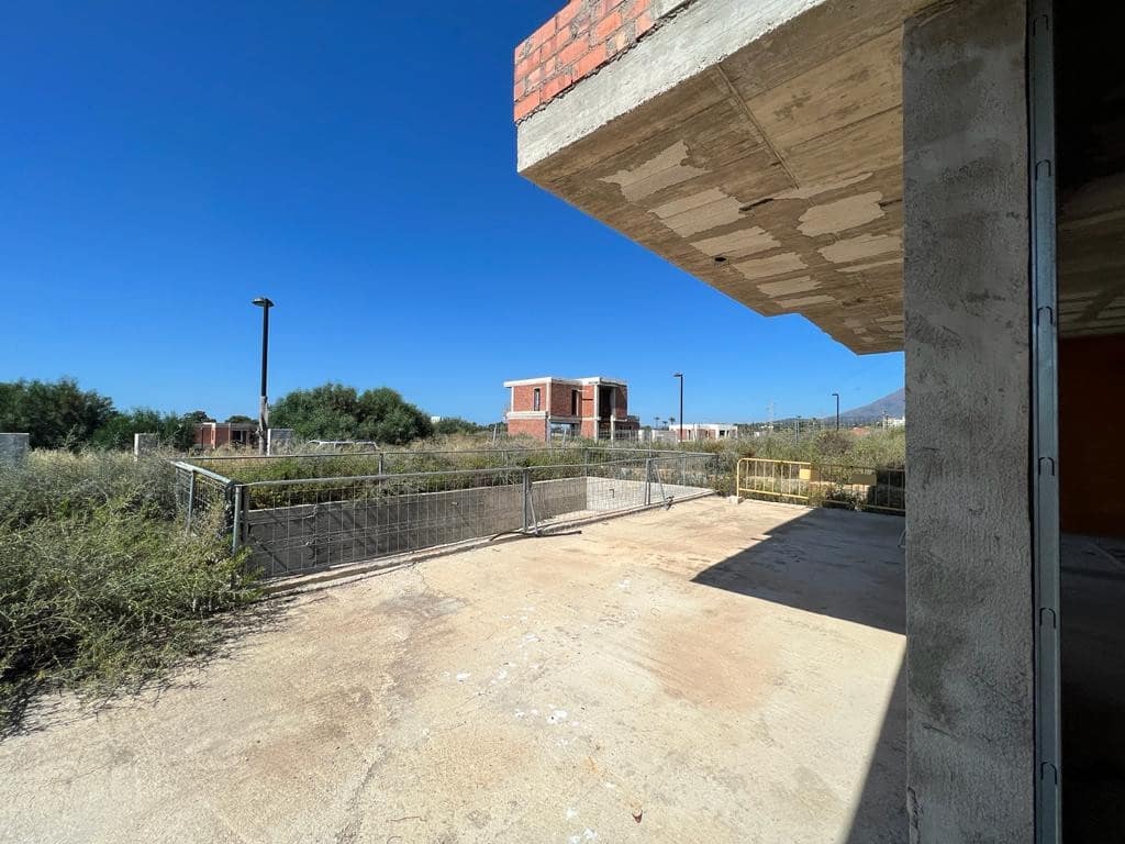 3 sypialnia Willa na sprzedaż w Estepona z basenem garażem - 750 000 € (Ref: 9726009)