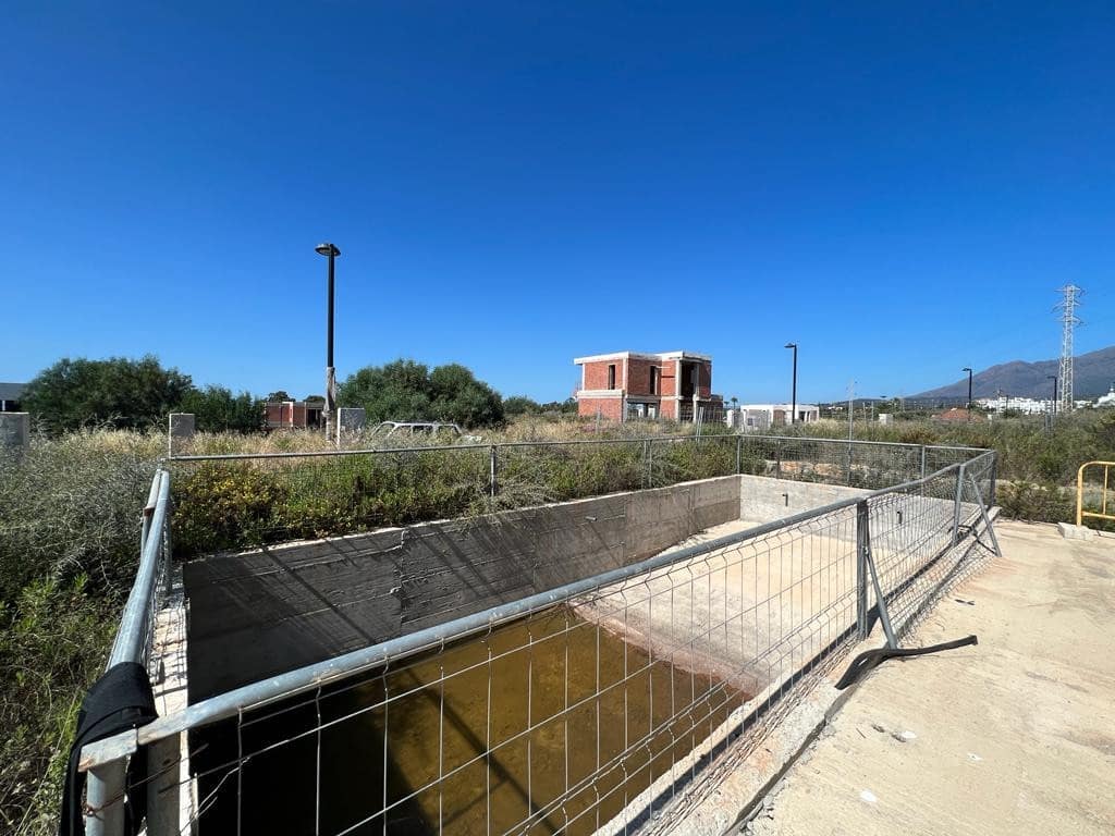 3 sypialnia Willa na sprzedaż w Estepona z basenem garażem - 750 000 € (Ref: 9726009)