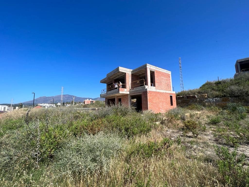 3 sypialnia Willa na sprzedaż w Estepona z basenem garażem - 750 000 € (Ref: 9726009)