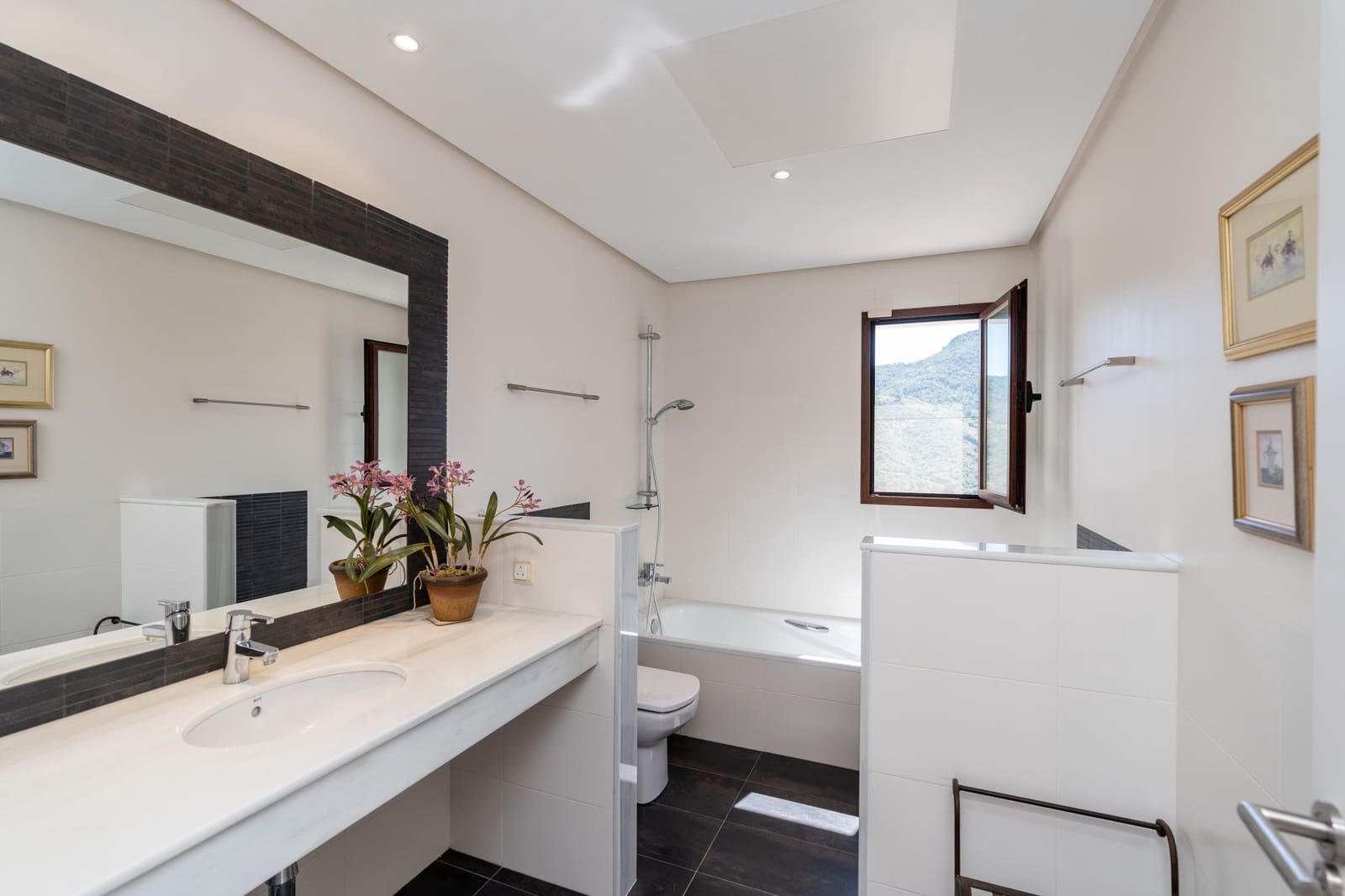 4 soveværelse Villa til salg i Marbella med swimmingpool garage - € 1.995.000 (Ref: 9726039)