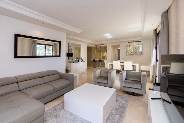 2 bedroom Apartment for sale in Estepona with pool garage - € 750,000 (Ref: 9726040)