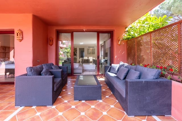 2 bedroom Apartment for sale in Estepona with pool garage - € 750,000 (Ref: 9726040)
