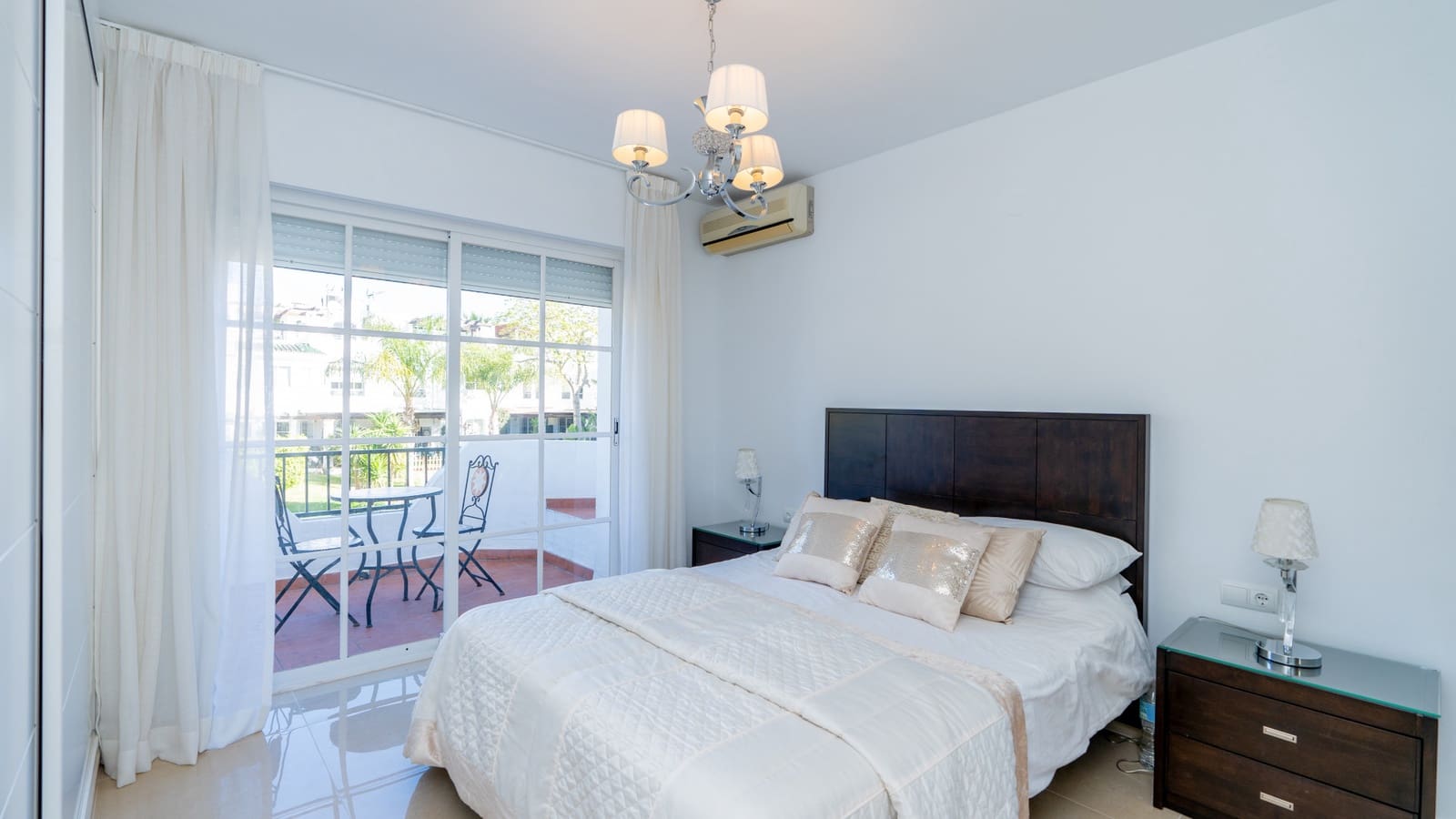 3 quarto Moradia para venda em Marbella com piscina garagem - 520 000 € (Ref: 9726044)