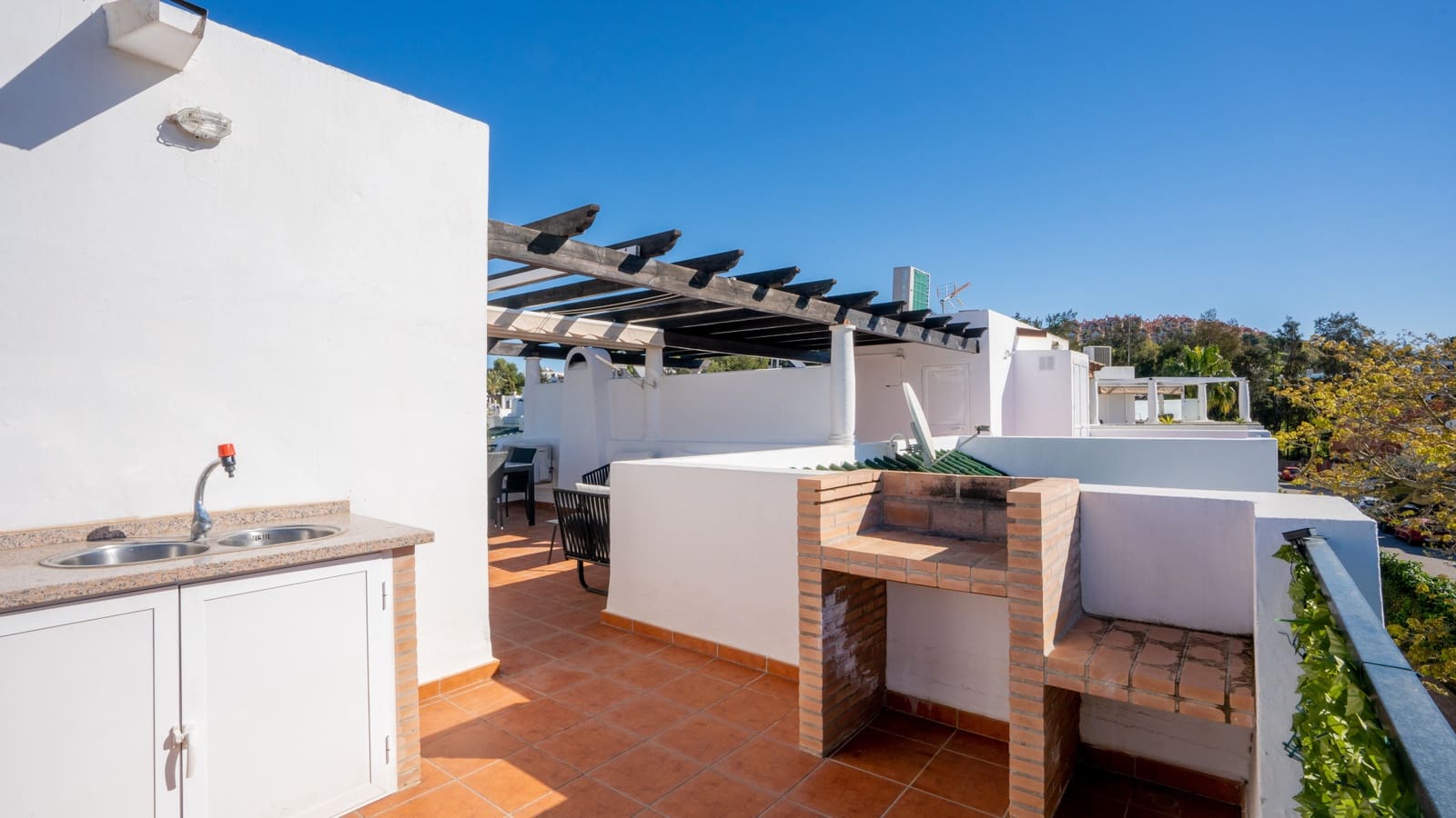 3 quarto Moradia para venda em Marbella com piscina garagem - 520 000 € (Ref: 9726044)