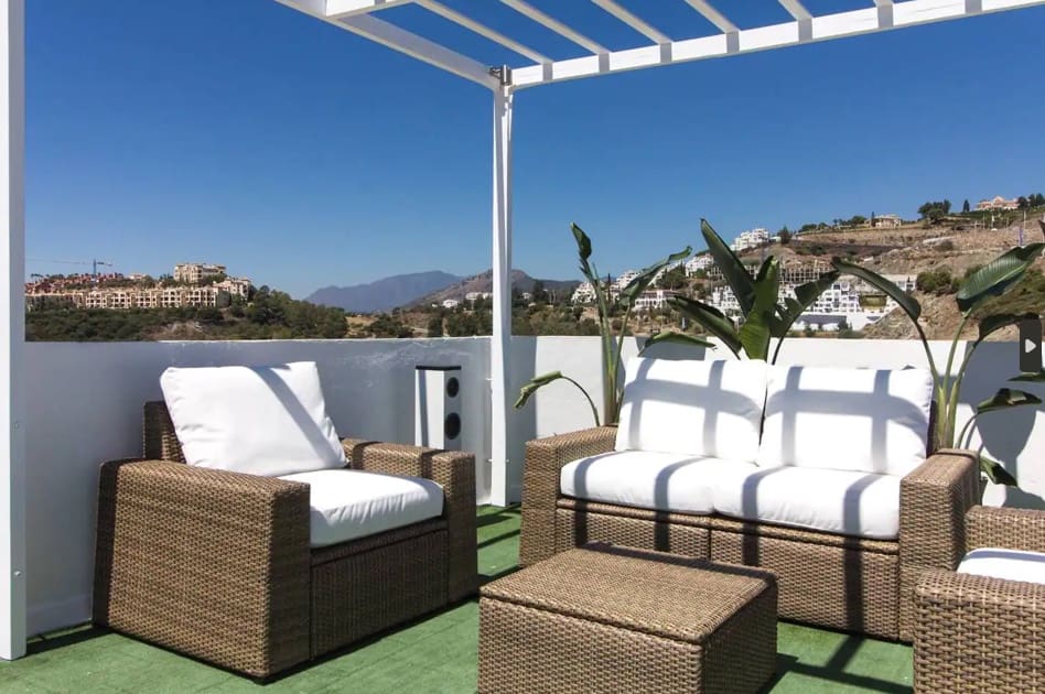 Apartamento de 2 habitaciones en La Quinta en venta con piscina garaje - 650.000 € (Ref: 9726047)