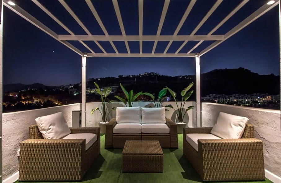 Apartamento de 2 habitaciones en La Quinta en venta con piscina garaje - 650.000 € (Ref: 9726047)