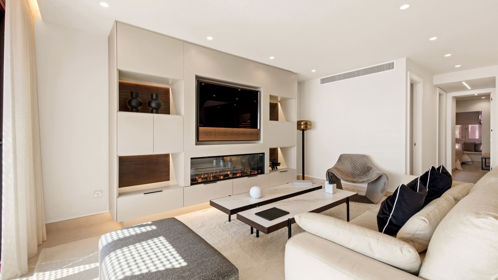 Apartamento de 3 habitaciones en Estepona en venta con piscina garaje - 1.995.000 € (Ref: 9726051)