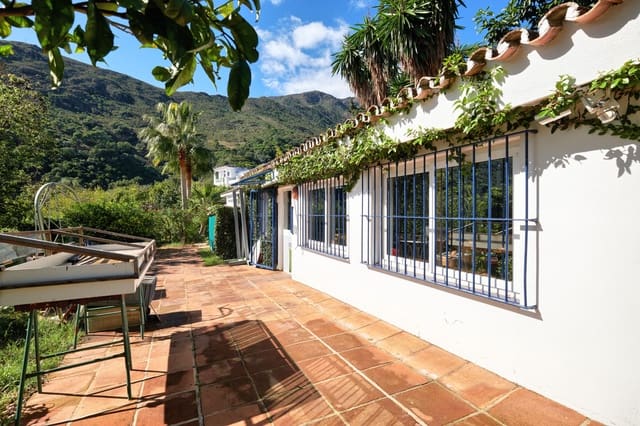 2 Zimmer Villa zu verkaufen in Estepona mit Pool Garage - 695.000 € (Ref: 9726054)