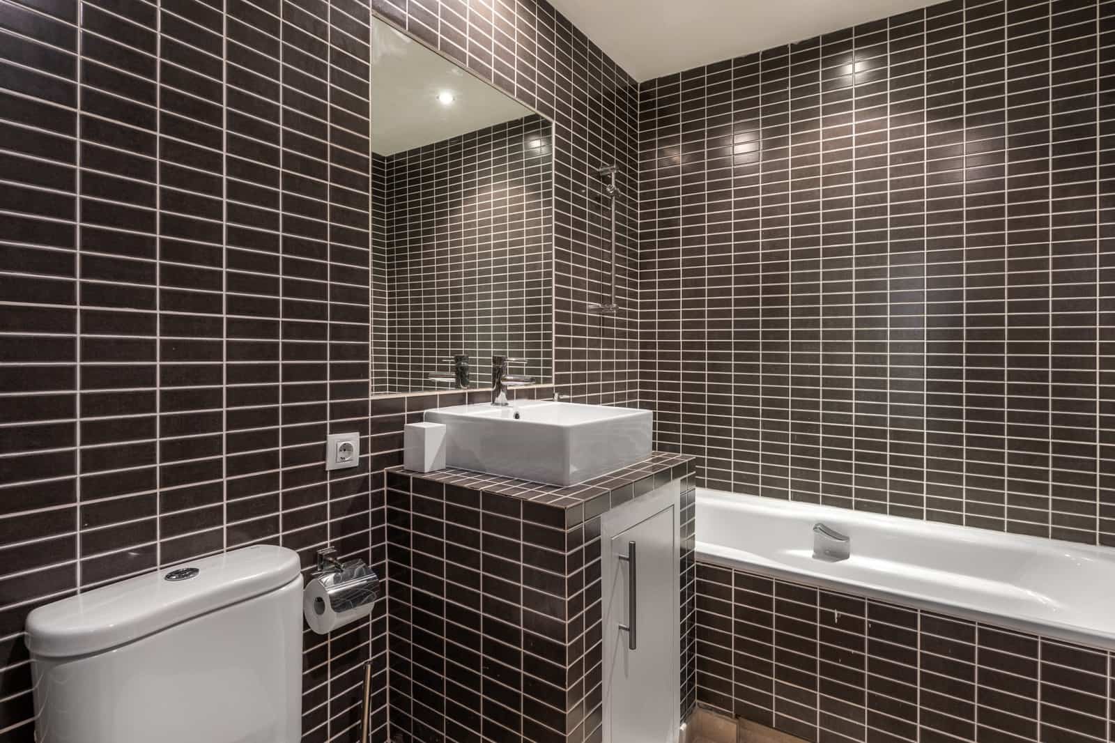 8 bedroom Villa for sale in Marbella - € 1,890,000 (Ref: 9726055)