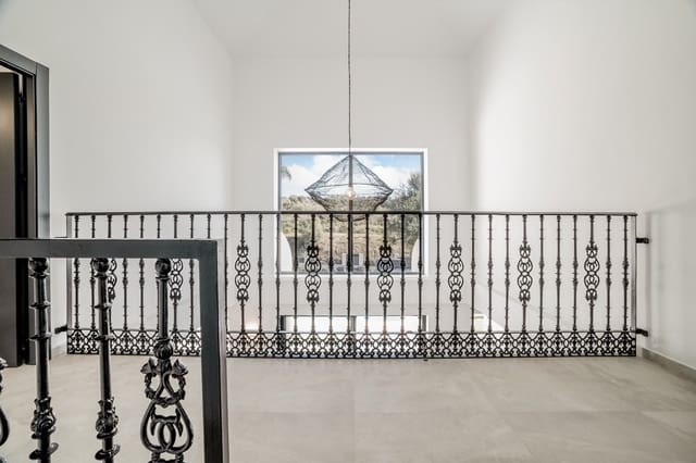 5 soverom Villa til salgs i Marbella med svømmebasseng garasje - € 2 250 000 (Ref: 9726057)