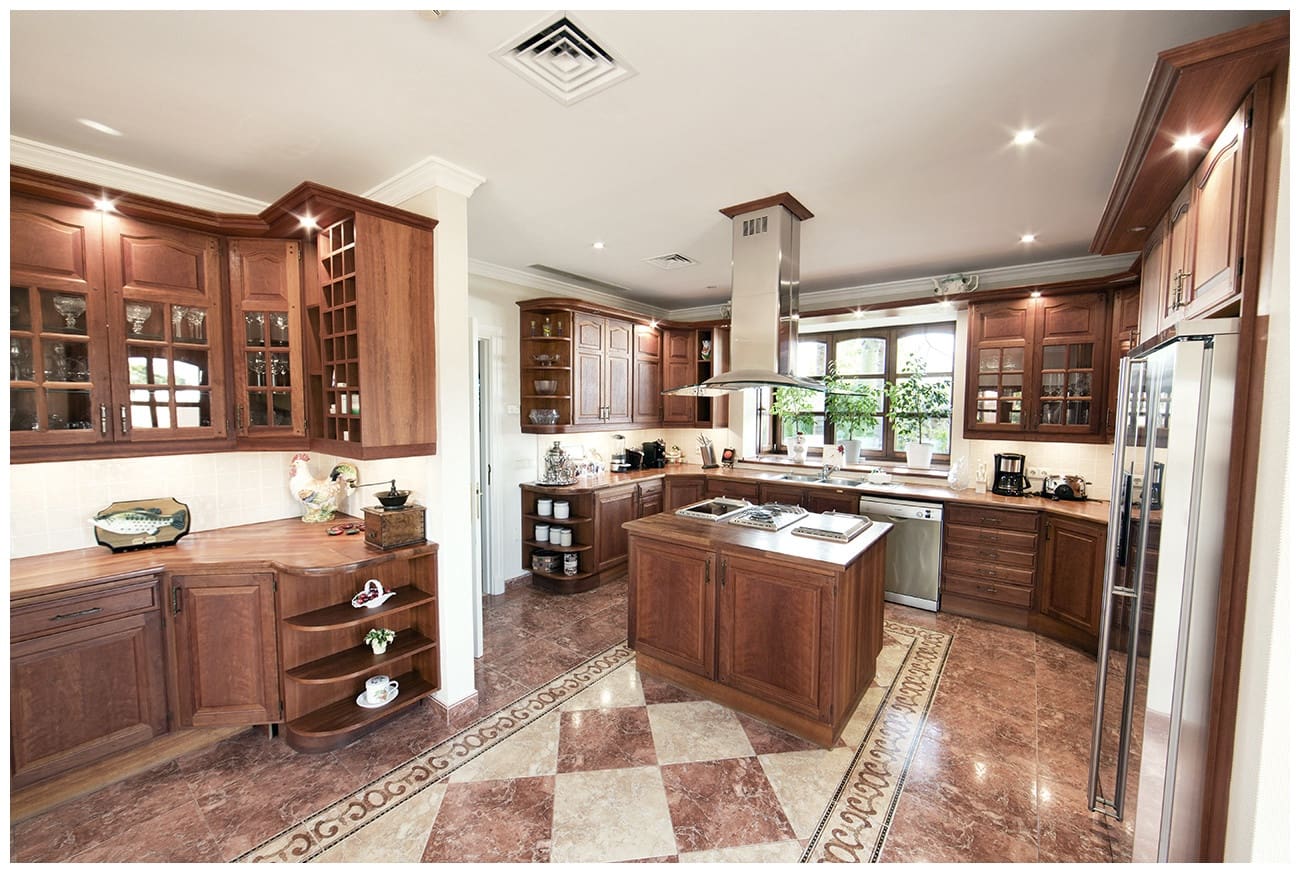 6 Zimmer Villa zu verkaufen in Nueva Andalucia mit Pool Garage - 8.500.000 € (Ref: 9726062)