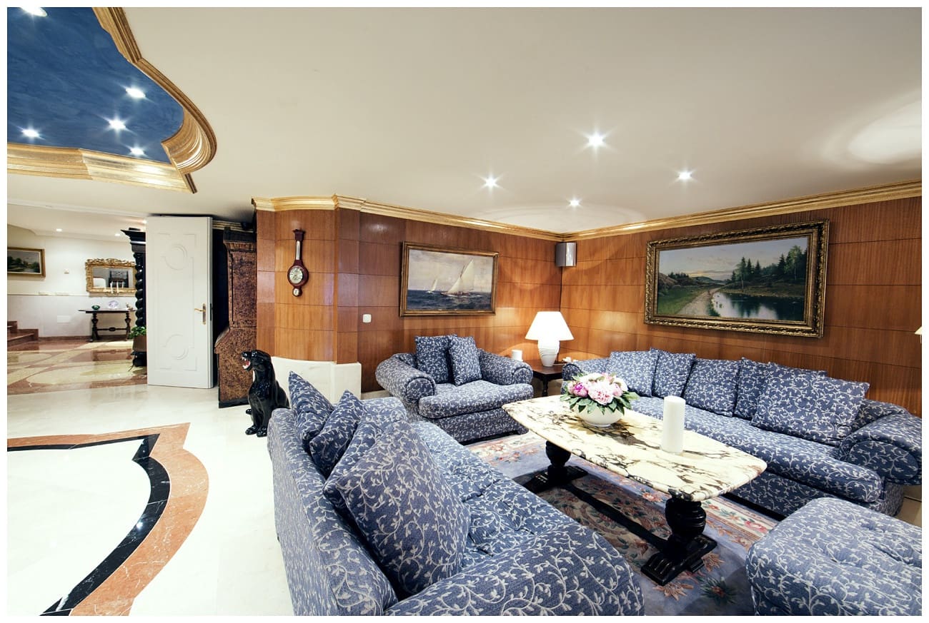 6 Zimmer Villa zu verkaufen in Nueva Andalucia mit Pool Garage - 8.500.000 € (Ref: 9726062)