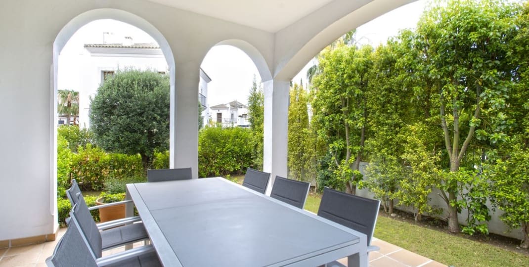 4 quarto Moradia para venda em Marbella com piscina garagem - 815 000 € (Ref: 9726073)