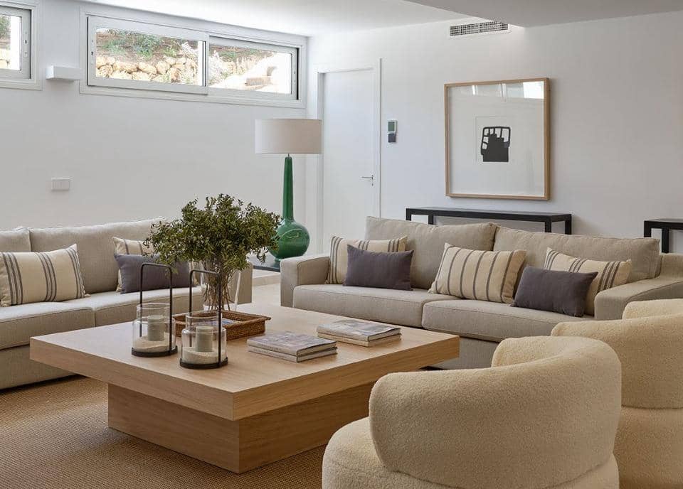 3 bedroom Villa for sale in Marbella with pool garage - € 1,690,000 (Ref: 9726079)