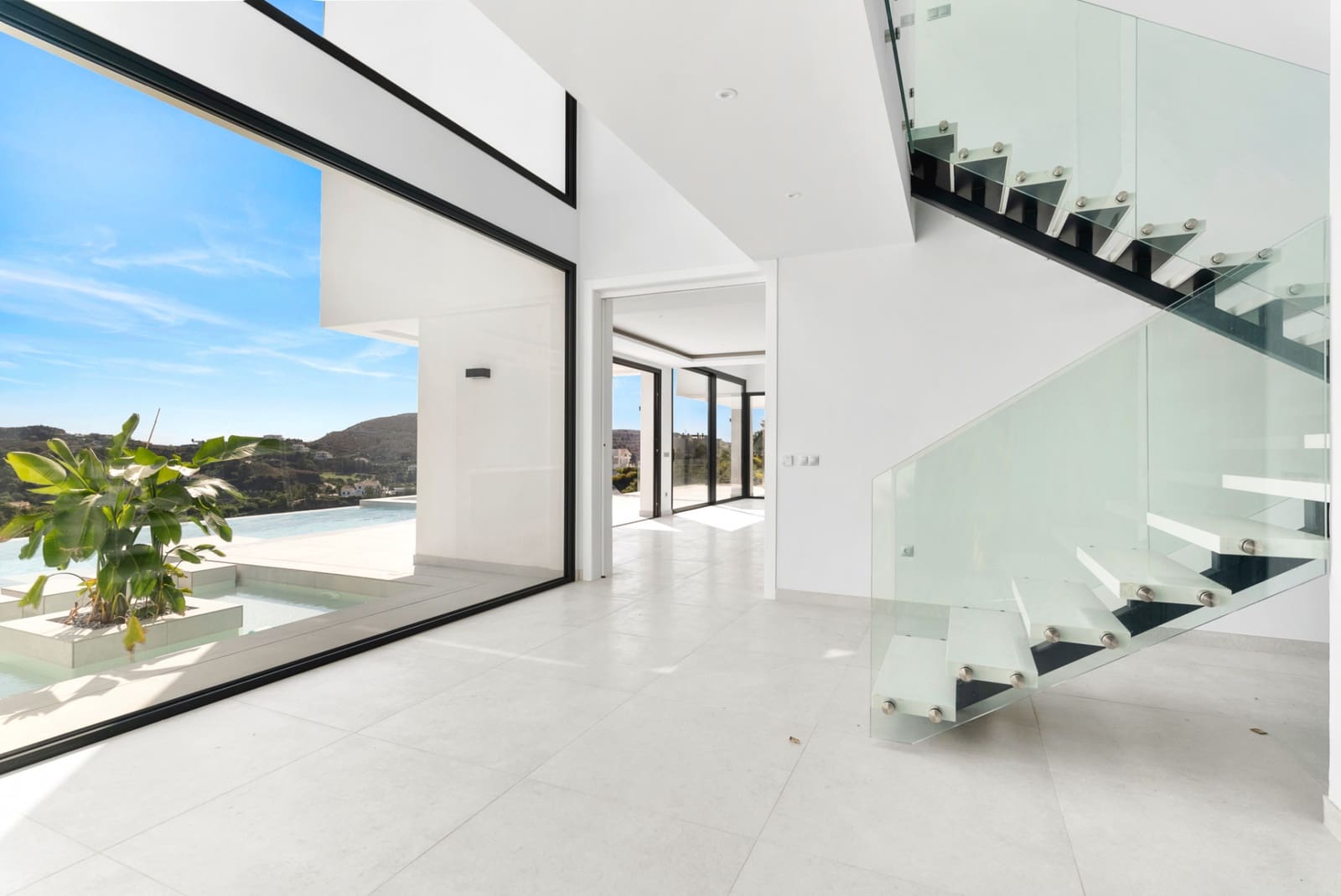 5 bedroom Villa for sale in Marbella with pool garage - € 2,450,000 (Ref: 9726100)