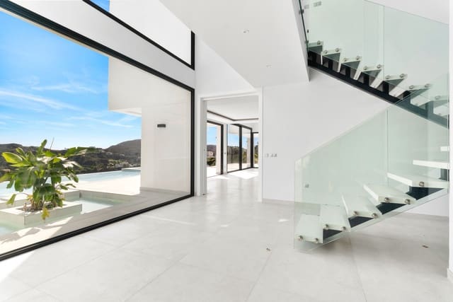 5 bedroom Villa for sale in Marbella with pool garage - € 2,450,000 (Ref: 9726100)