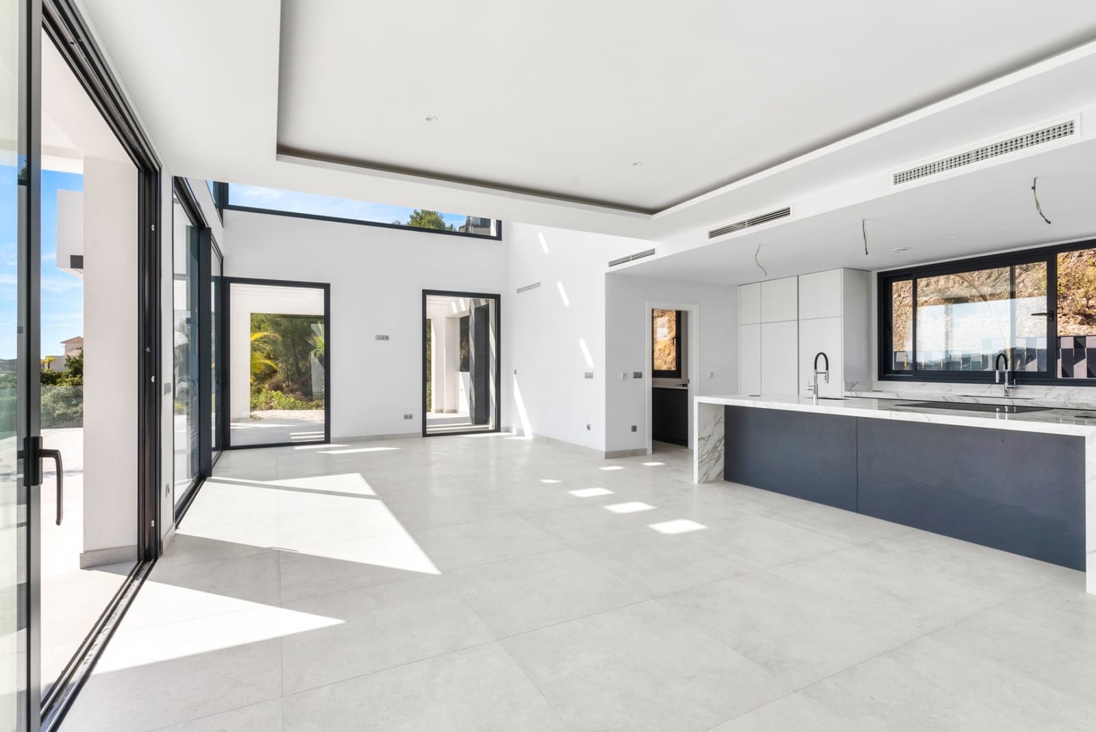 5 bedroom Villa for sale in Marbella with pool garage - € 2,450,000 (Ref: 9726100)