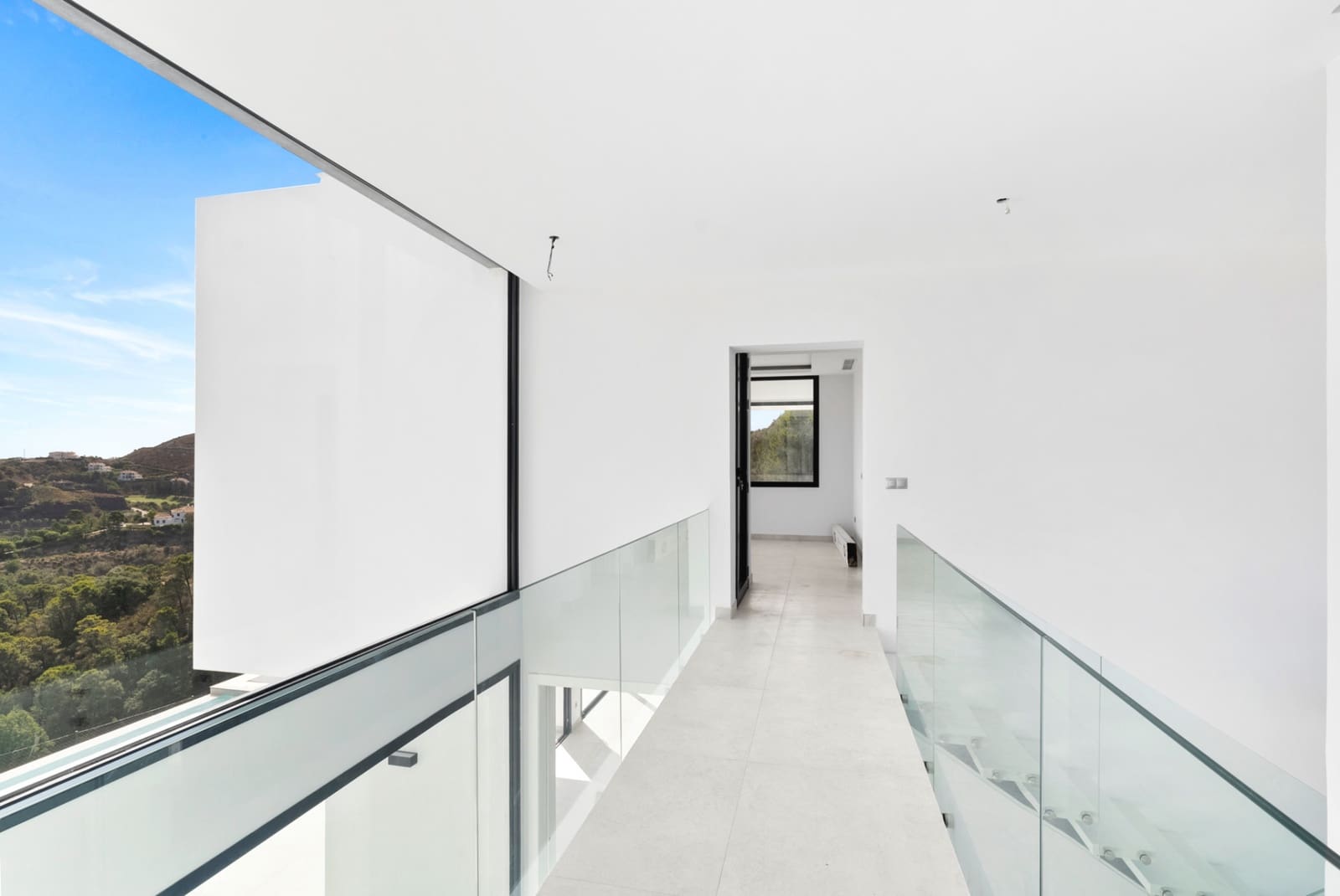 5 bedroom Villa for sale in Marbella with pool garage - € 2,450,000 (Ref: 9726100)