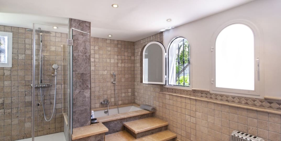 5 bedroom Villa for sale in Marbella with pool garage - € 3,500,000 (Ref: 9726137)