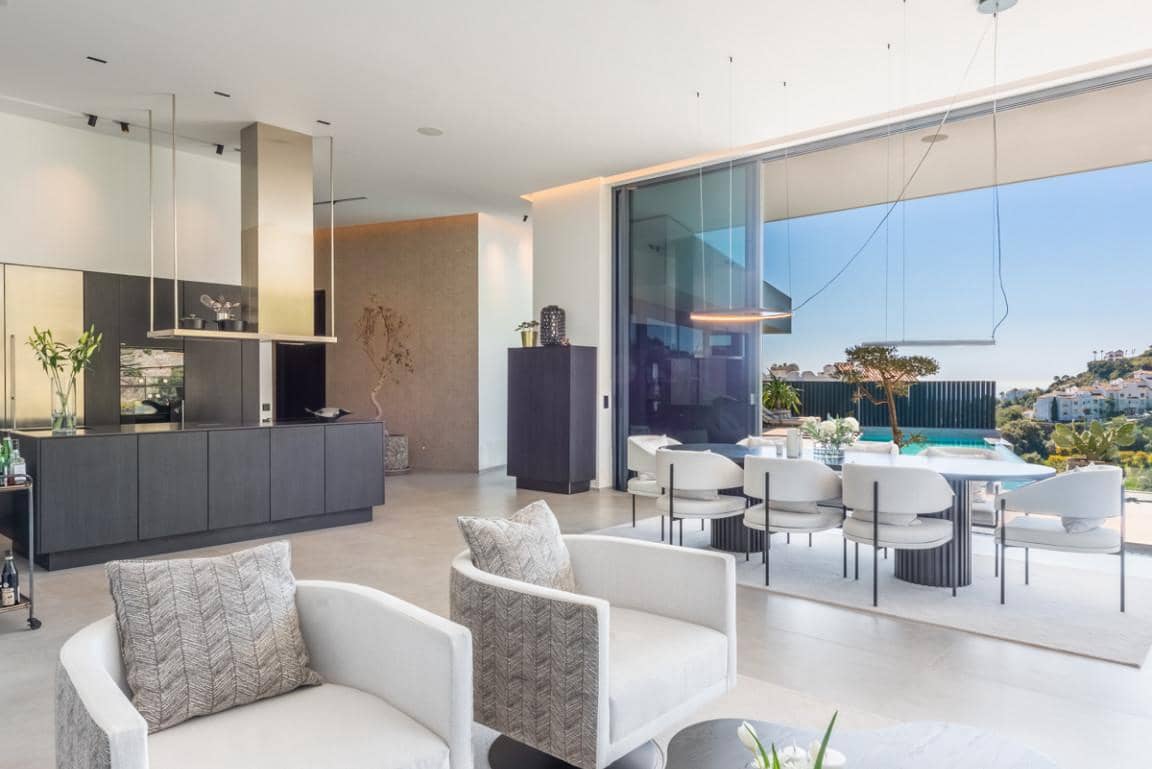 4 bedroom Villa for sale in Marbella with pool garage - € 2,985,000 (Ref: 9726138)