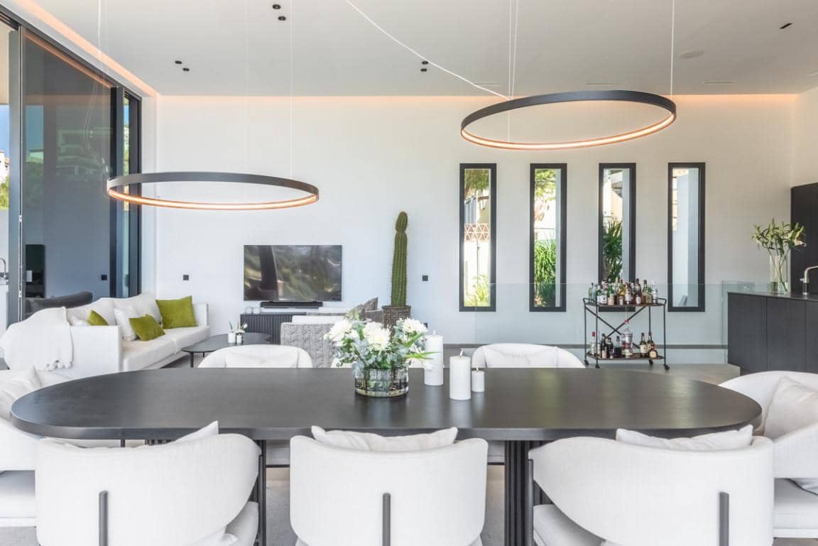 4 bedroom Villa for sale in Marbella with pool garage - € 2,985,000 (Ref: 9726138)