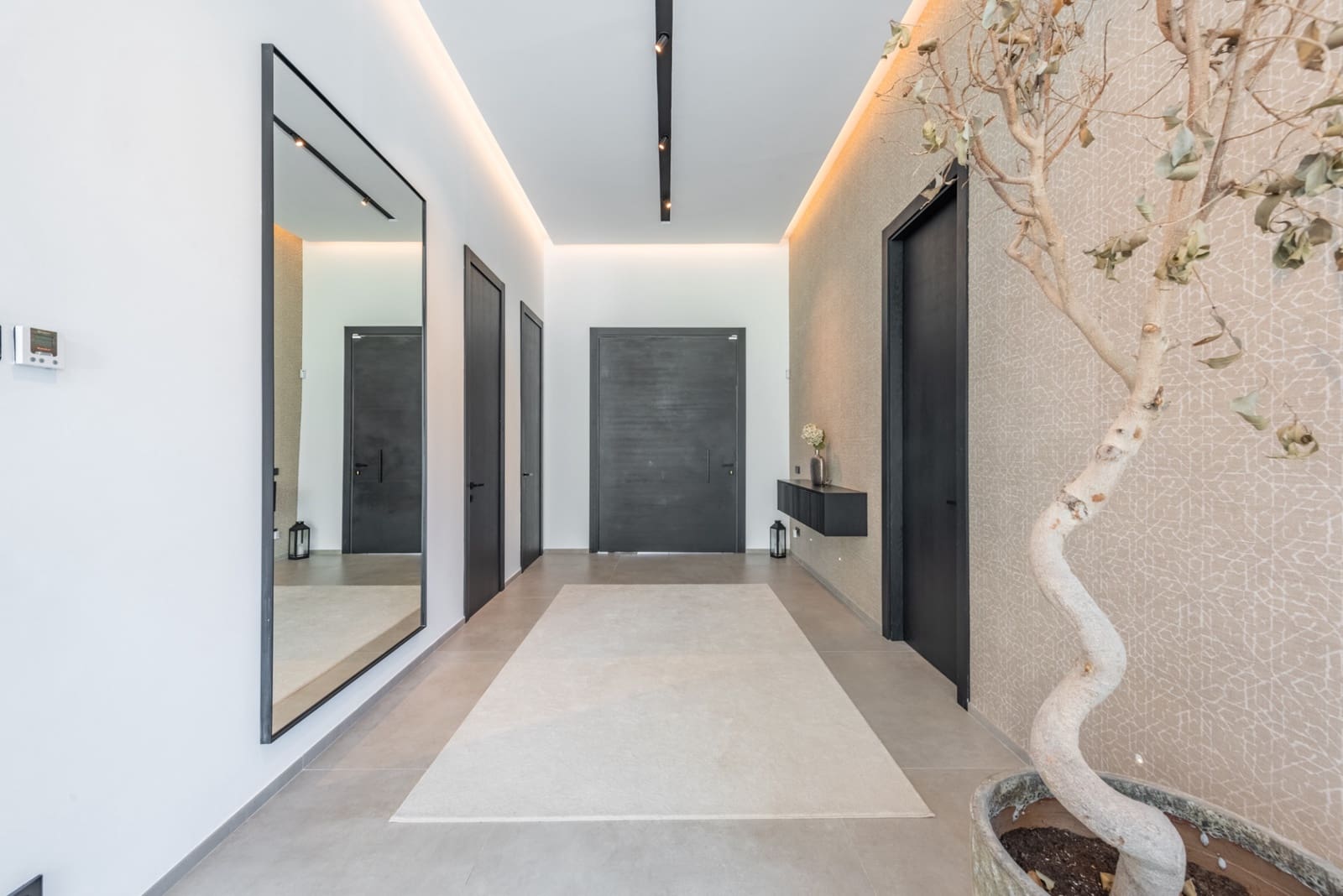 4 bedroom Villa for sale in Marbella with pool garage - € 2,985,000 (Ref: 9726138)