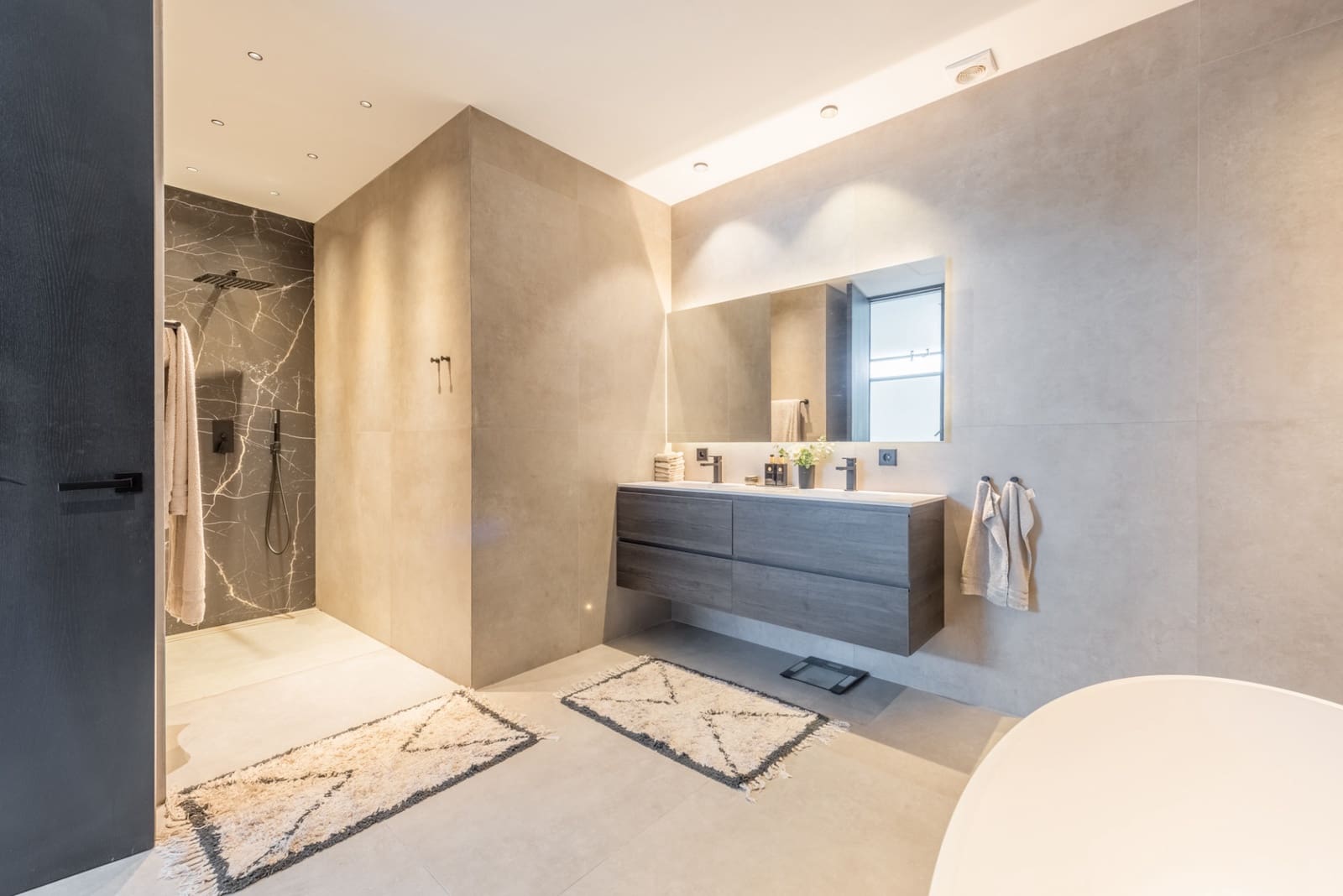 4 bedroom Villa for sale in Marbella with pool garage - € 2,985,000 (Ref: 9726138)