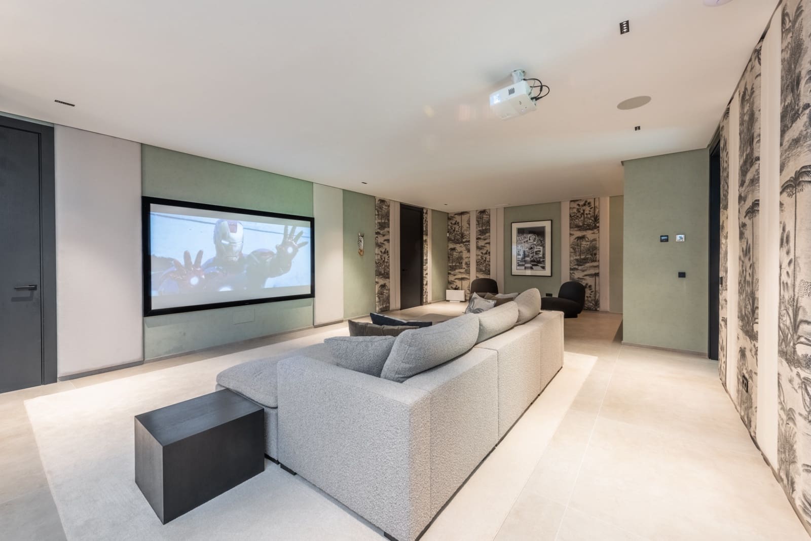 4 bedroom Villa for sale in Marbella with pool garage - € 2,985,000 (Ref: 9726138)