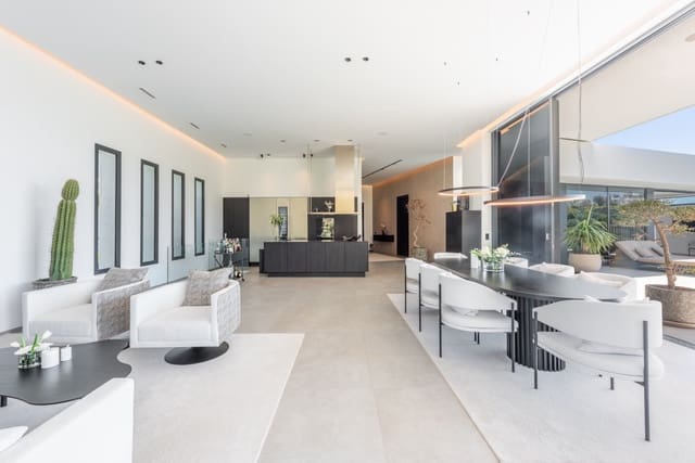 4 bedroom Villa for sale in Marbella with pool garage - € 2,985,000 (Ref: 9726138)