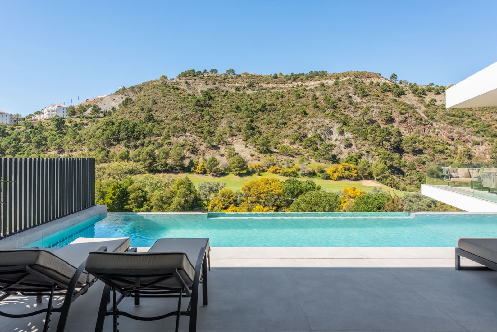 4 bedroom Villa for sale in Marbella with pool garage - € 2,985,000 (Ref: 9726138)