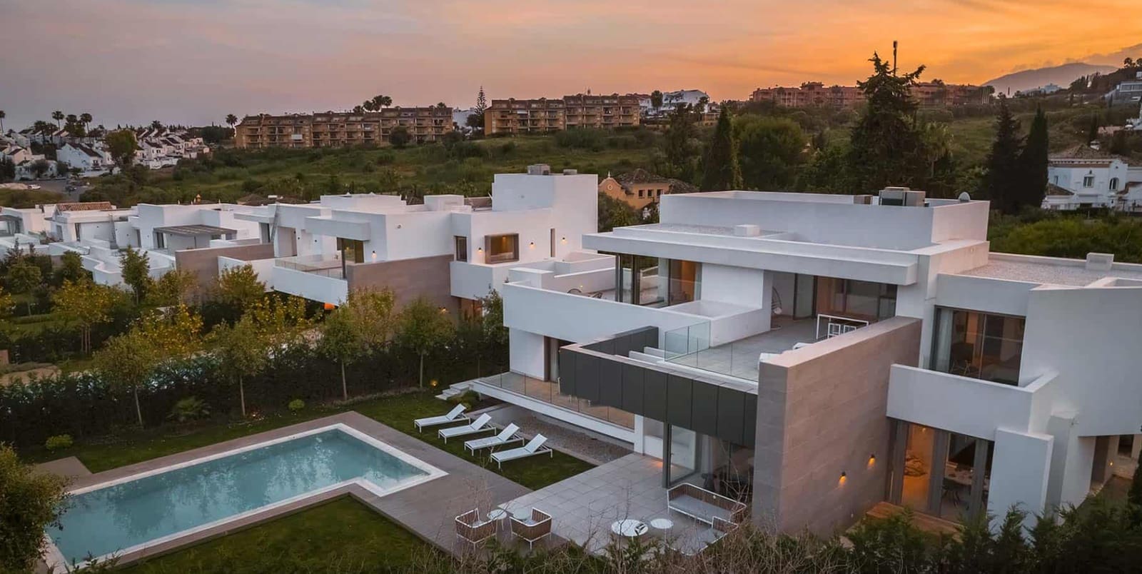 5 sypialnia Willa na sprzedaż w Marbella z basenem garażem - 2 295 000 € (Ref: 9726142)