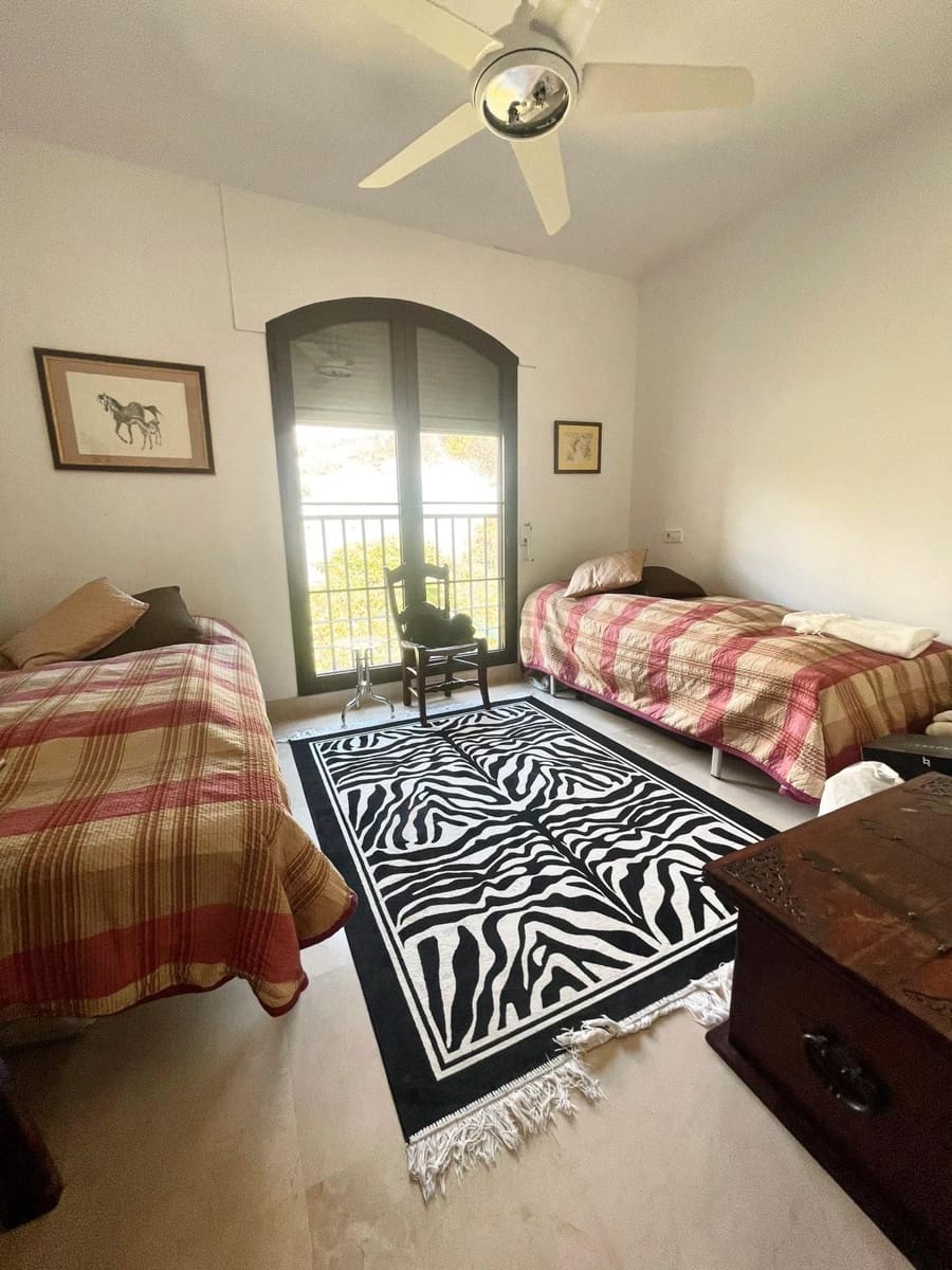 2 soveværelse Lejlighed til salg i Marbella med swimmingpool garage - € 450.000 (Ref: 9726144)