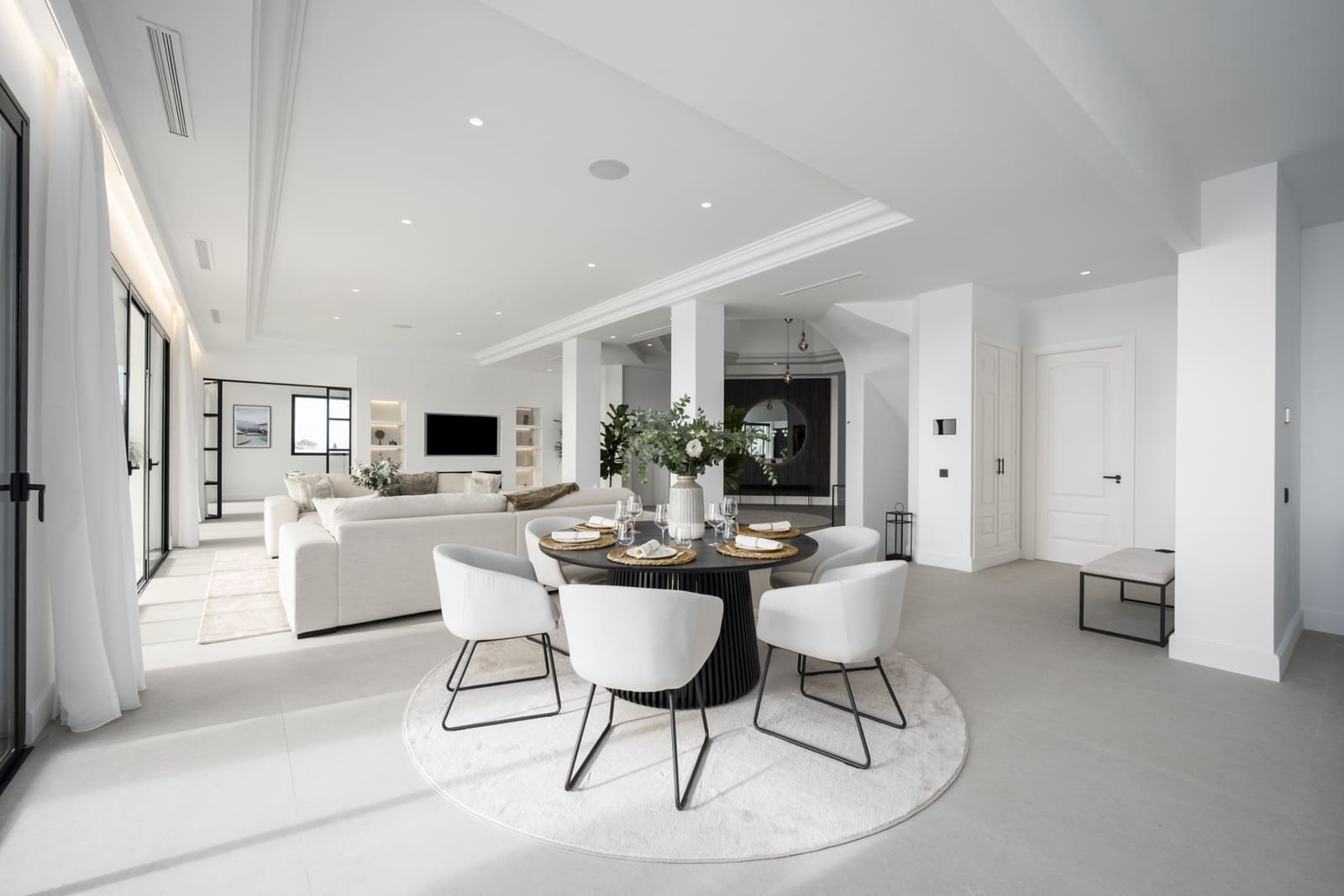 6 bedroom Villa for sale in Marbella with pool garage - € 9,950,000 (Ref: 9726147)