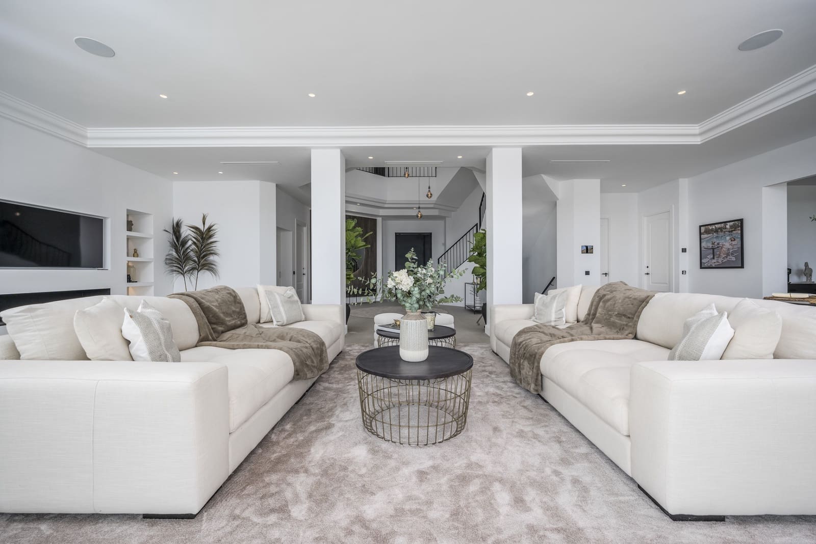 6 bedroom Villa for sale in Marbella with pool garage - € 9,950,000 (Ref: 9726147)