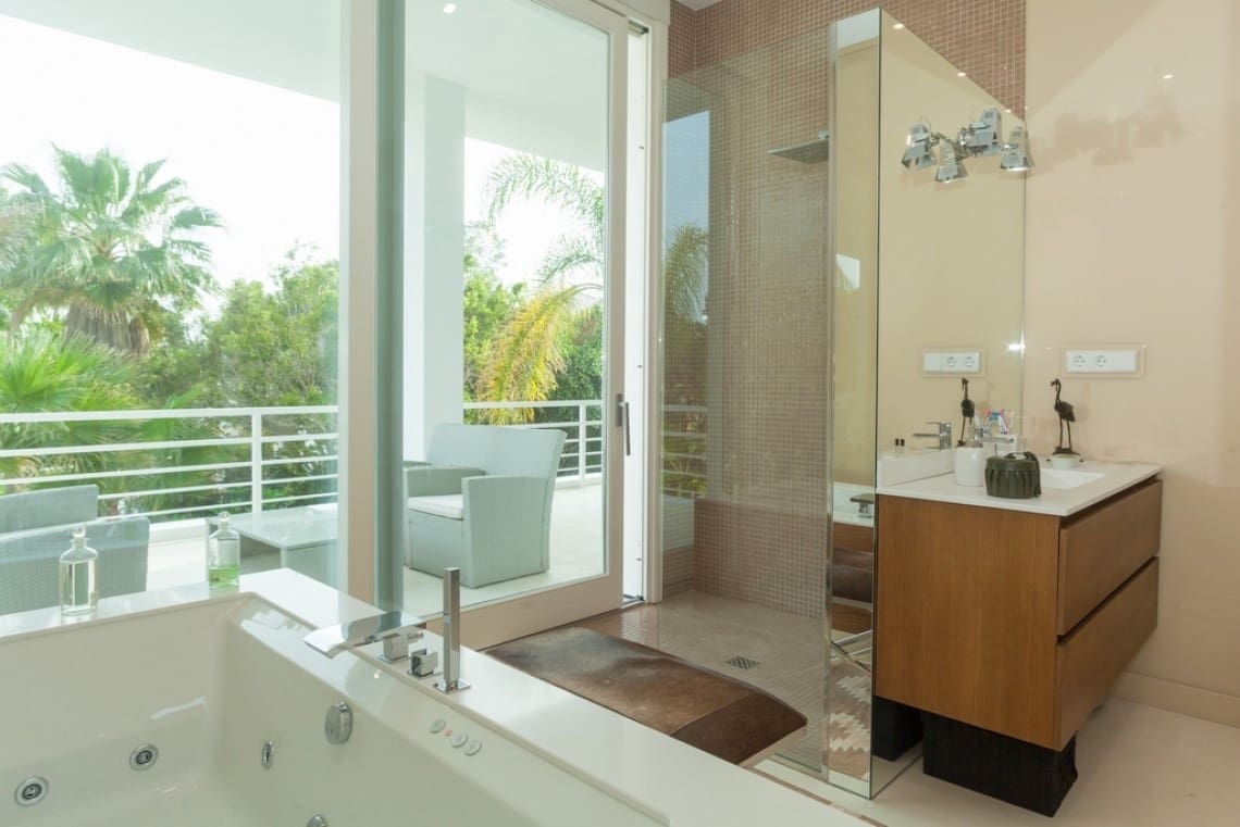 7 sypialnia Willa na sprzedaż w Marbella z basenem garażem - 5 950 000 € (Ref: 9726156)