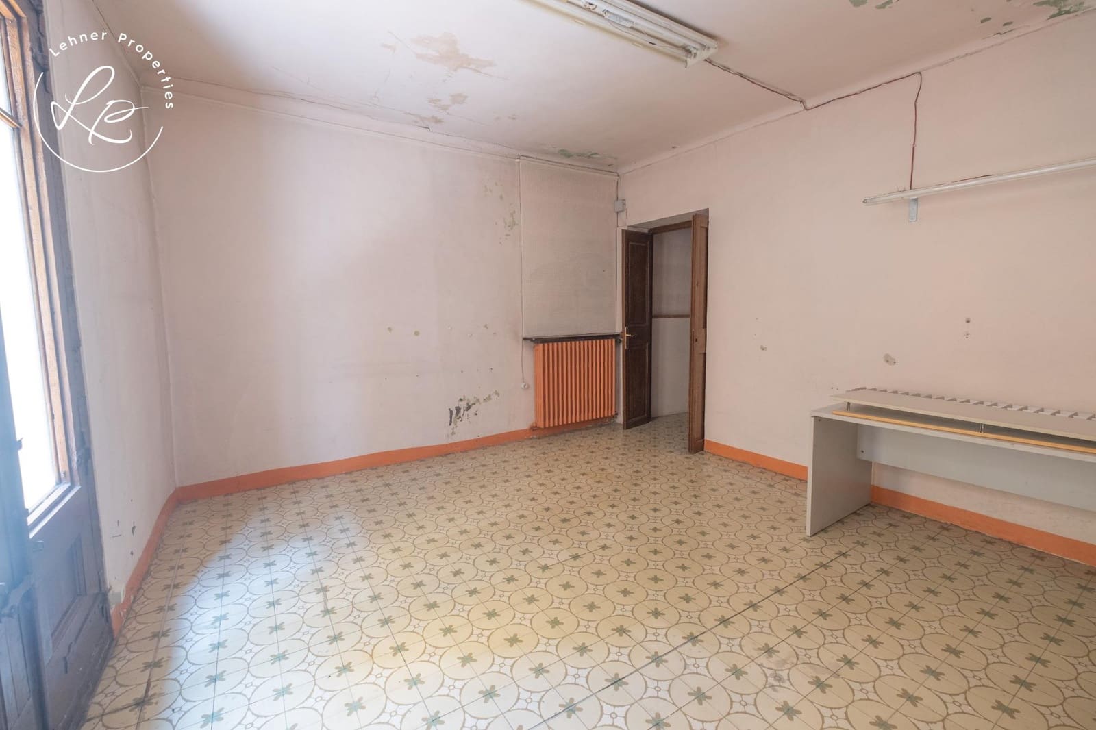 6 bedroom Commercial for sale in Olot - € 130,000 (Ref: 10015597)