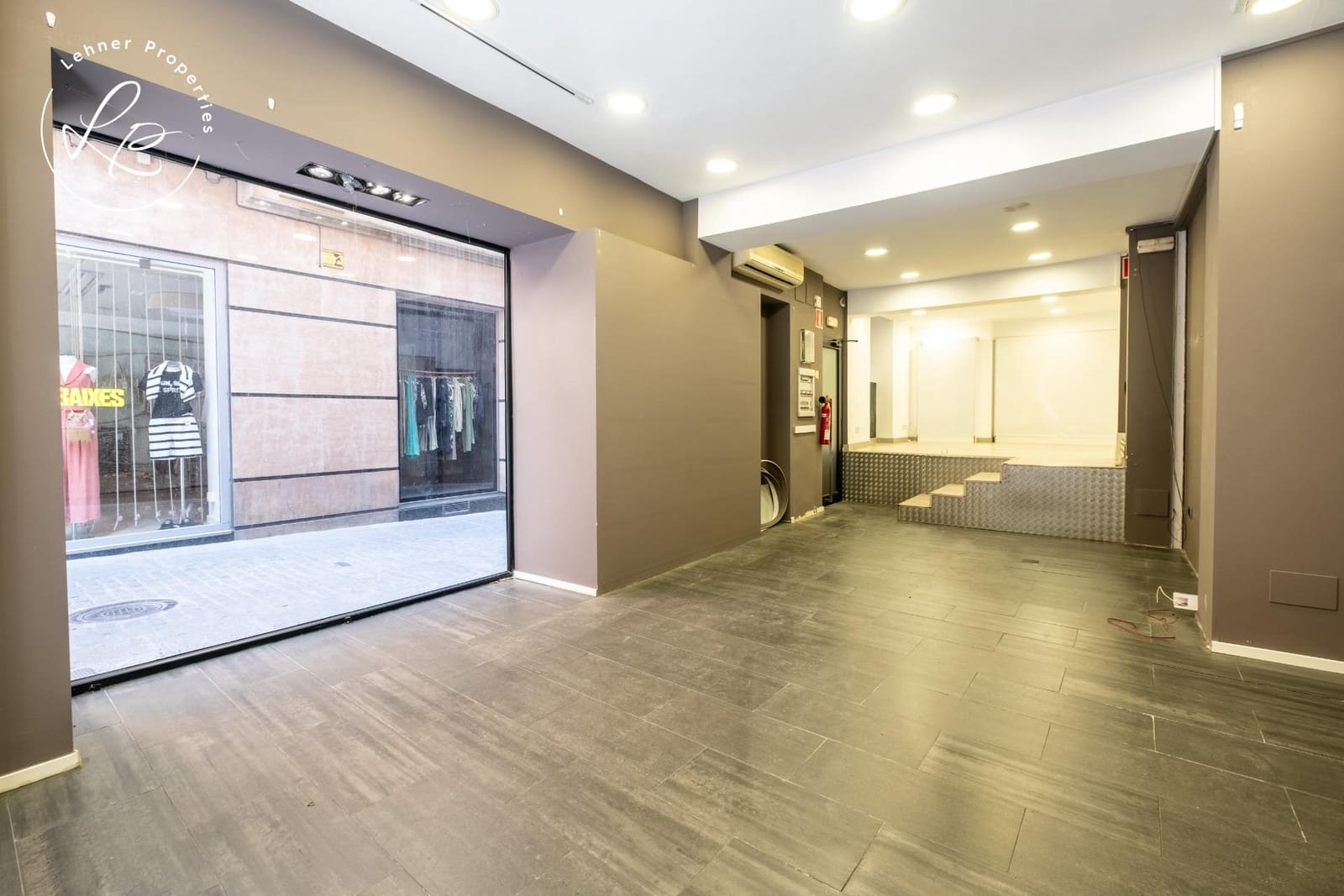 6 bedroom Commercial for sale in Olot - € 130,000 (Ref: 10015597)