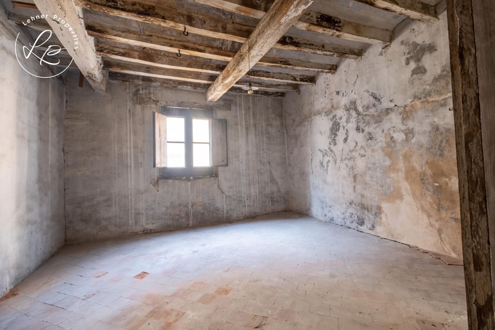 6 bedroom Commercial for sale in Olot - € 130,000 (Ref: 10015597)
