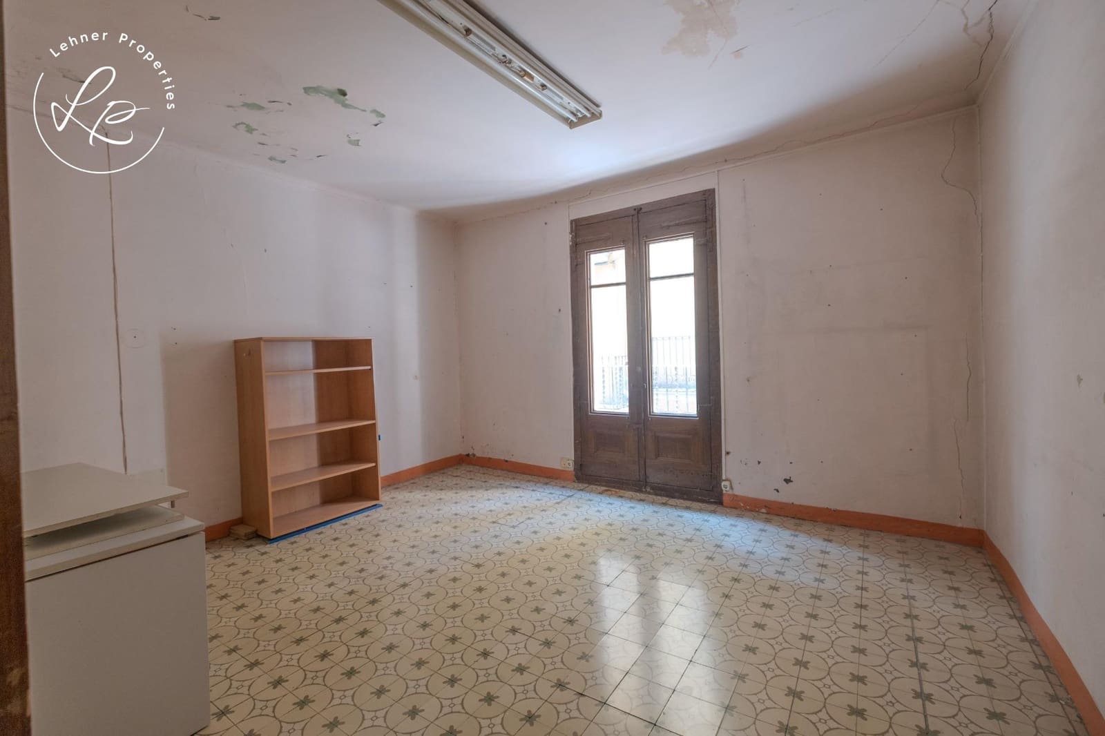 6 bedroom Commercial for sale in Olot - € 130,000 (Ref: 10015597)