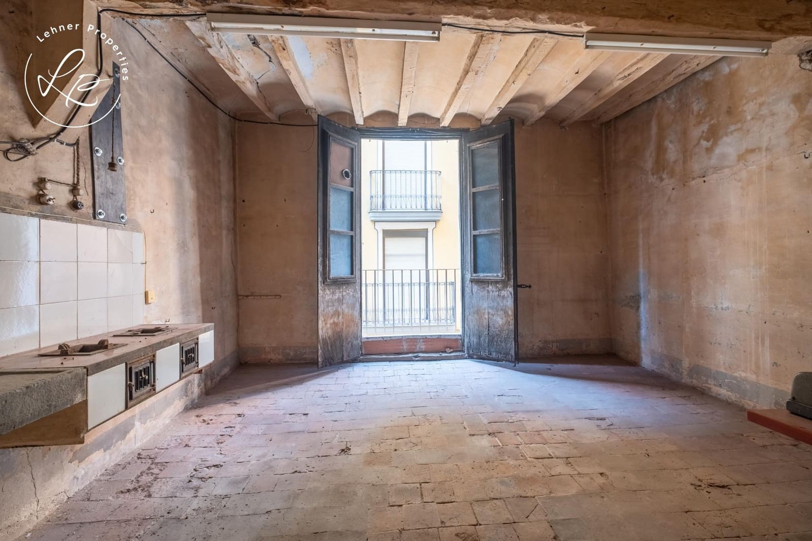 6 bedroom Commercial for sale in Olot - € 130,000 (Ref: 10015597)