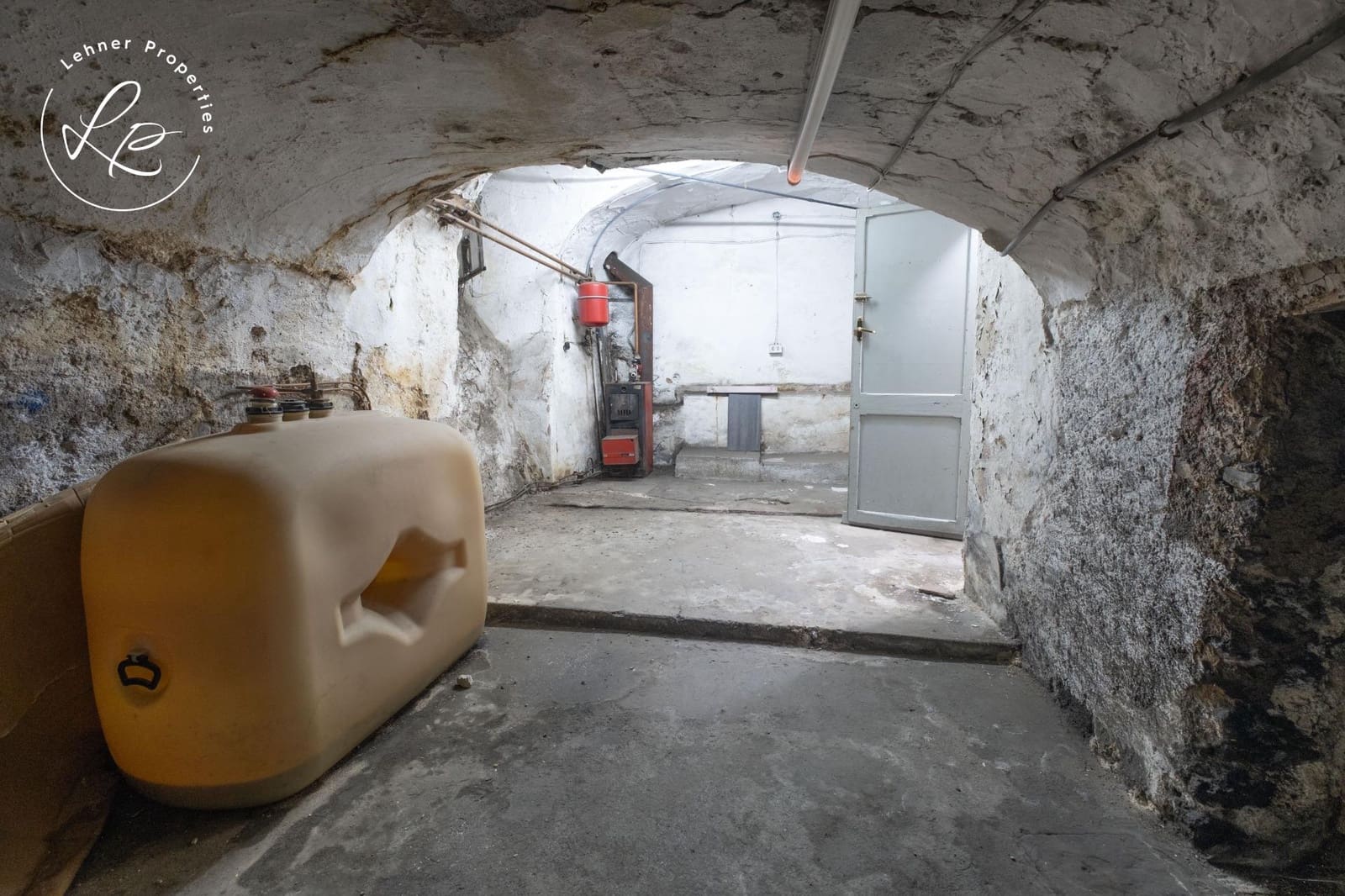 6 bedroom Commercial for sale in Olot - € 130,000 (Ref: 10015597)