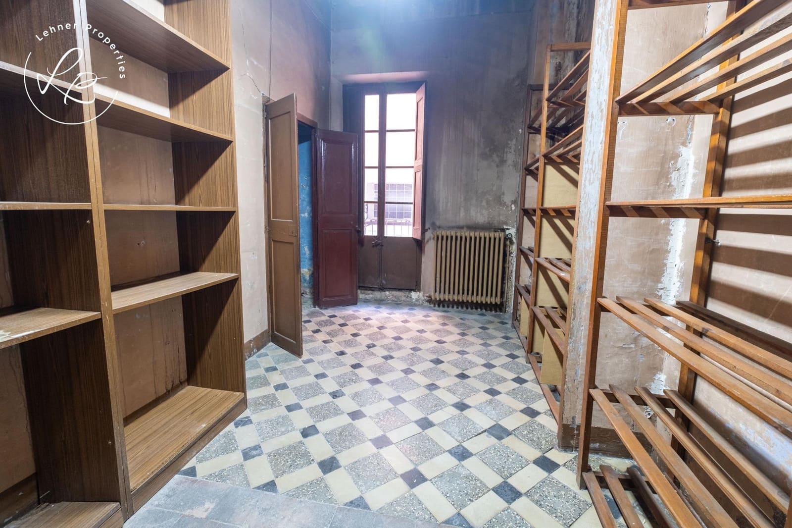 6 bedroom Commercial for sale in Olot - € 130,000 (Ref: 10015597)