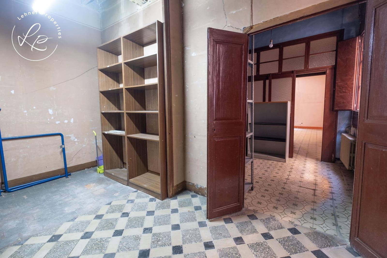 6 bedroom Commercial for sale in Olot - € 130,000 (Ref: 10015597)