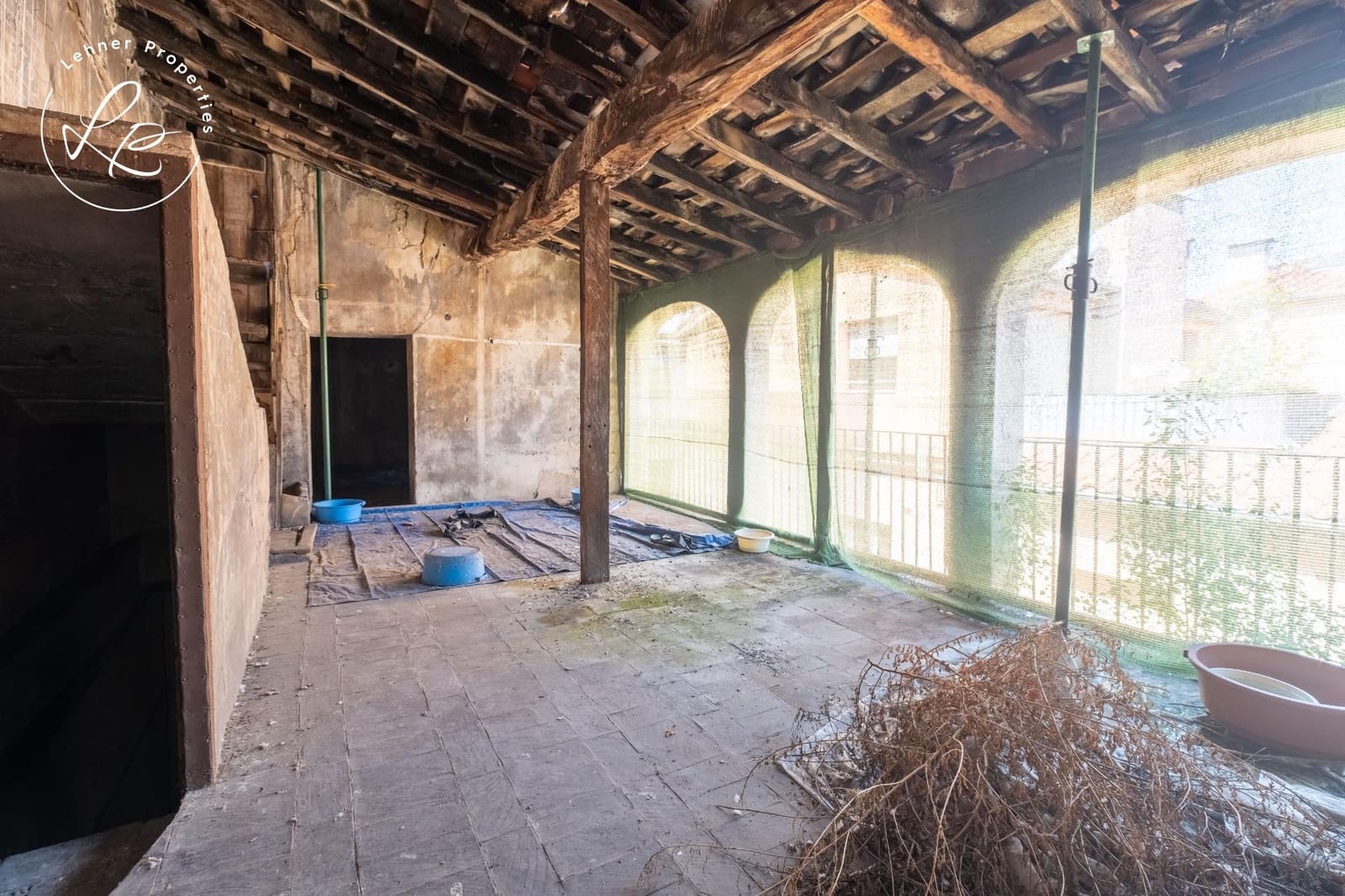 6 bedroom Commercial for sale in Olot - € 130,000 (Ref: 10015597)