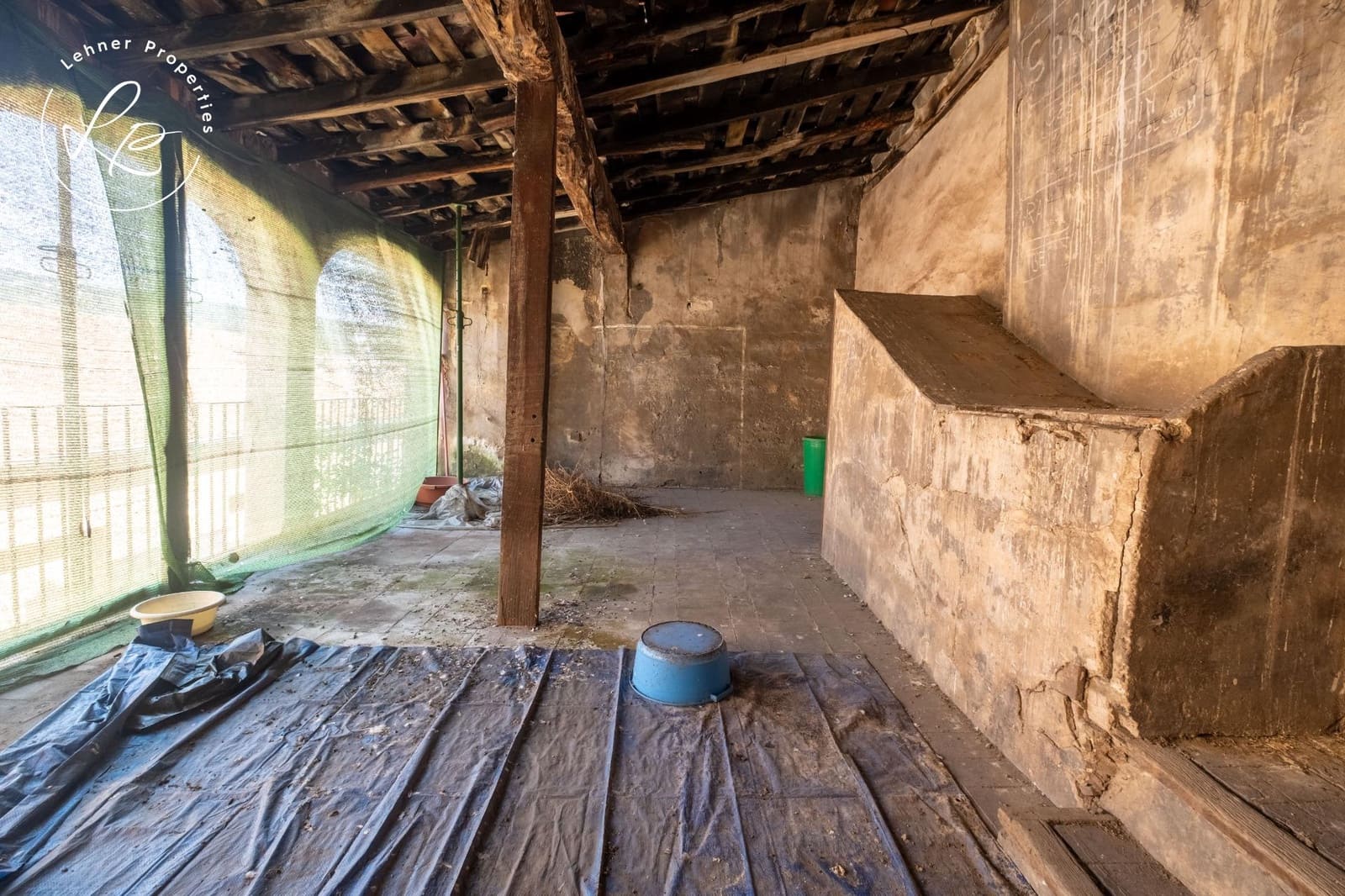 6 bedroom Commercial for sale in Olot - € 130,000 (Ref: 10015597)